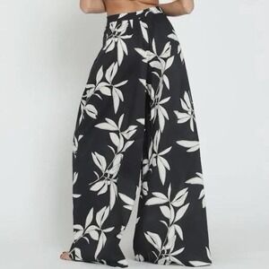 Aakaa Wide Leg Floral Flower Pull On Side Zip Pants Women's S in Black & White